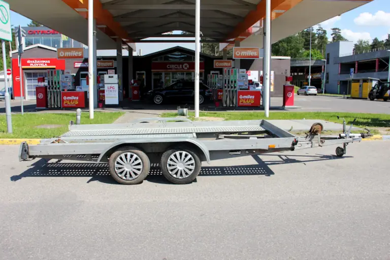 Priekabų automobiliui vežti nuoma